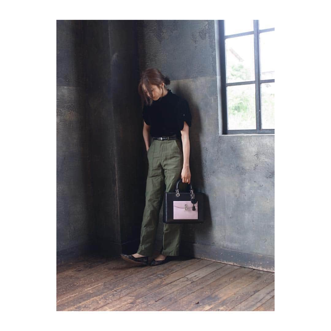 高垣麗子さんのインスタグラム写真 - (高垣麗子Instagram)「💙 今日は久しぶりに DiorのBagを。 トップスはIsabel Marant。 VELVET素材で 少しだけ秋をプラスしちゃう。 ・ #私服  #Coordinates  #Wardrobe  #OOTD」8月8日 16時42分 - reiko___takagaki