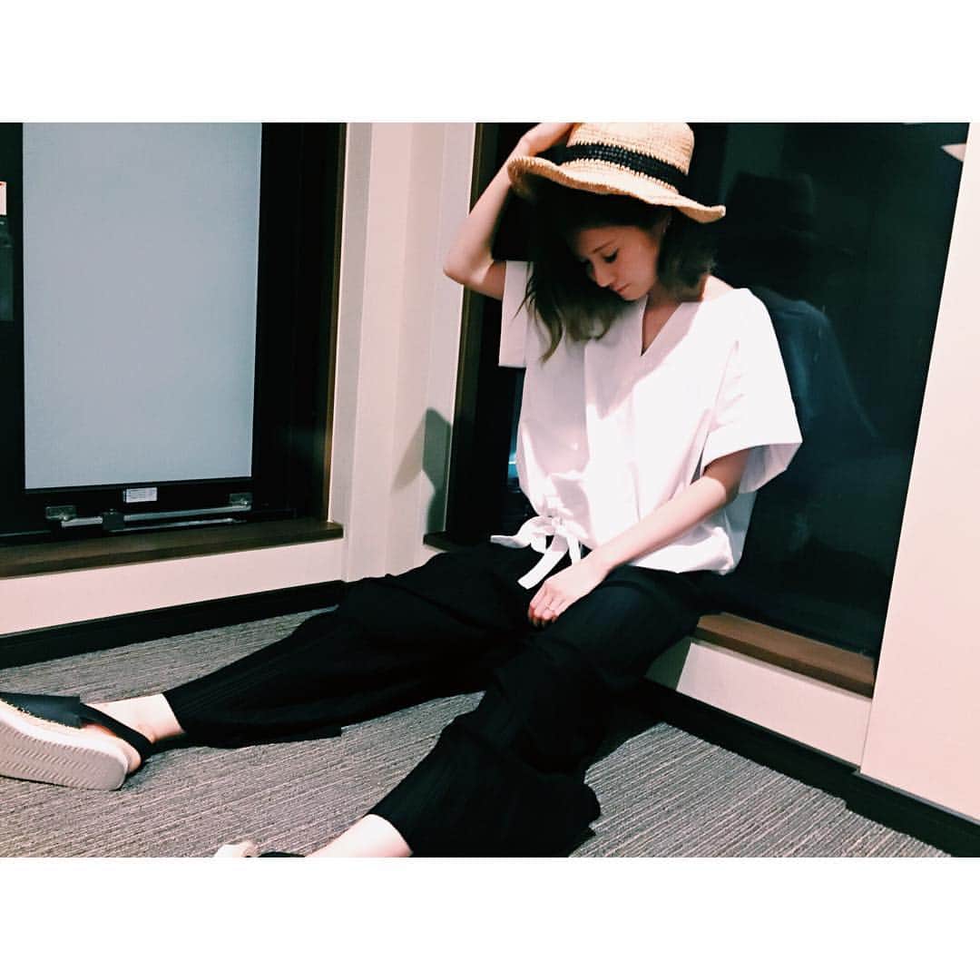Lune Selectのインスタグラム：「. ルネセレクト、SALE中です🐻♡ . このタイプライターは肌触り最高です🙌🏻✨ . 3980yen→2980yenになりました😊🍭 . リンクにショップページがあります😄💕 #LuneSelect#セレクトショップ #ラクマ#トップ画面から飛べます#ファッション#コーデ #ootd #fashion #アパレル#服#ネットショップ#ネットショッピング#通販#買い物#2016ss」