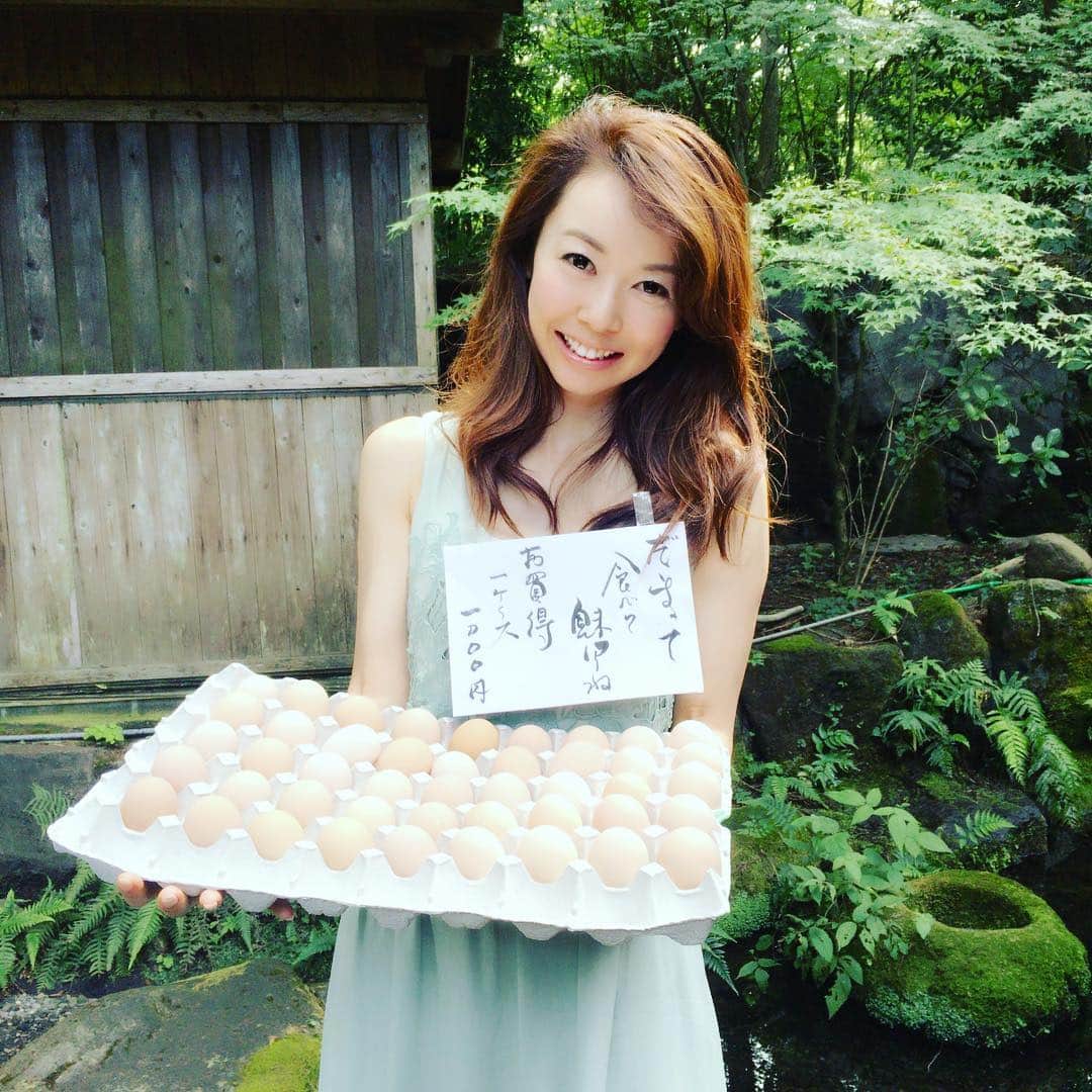 宮崎宣子さんのインスタグラム写真 - (宮崎宣子Instagram)「私も1000円で売られてます。 お買い得笑  #小林 #宮崎宣子 #卵 #だまって食べて魅卵ね #シール貼られた」8月8日 22時35分 - miyazaki_nobuko