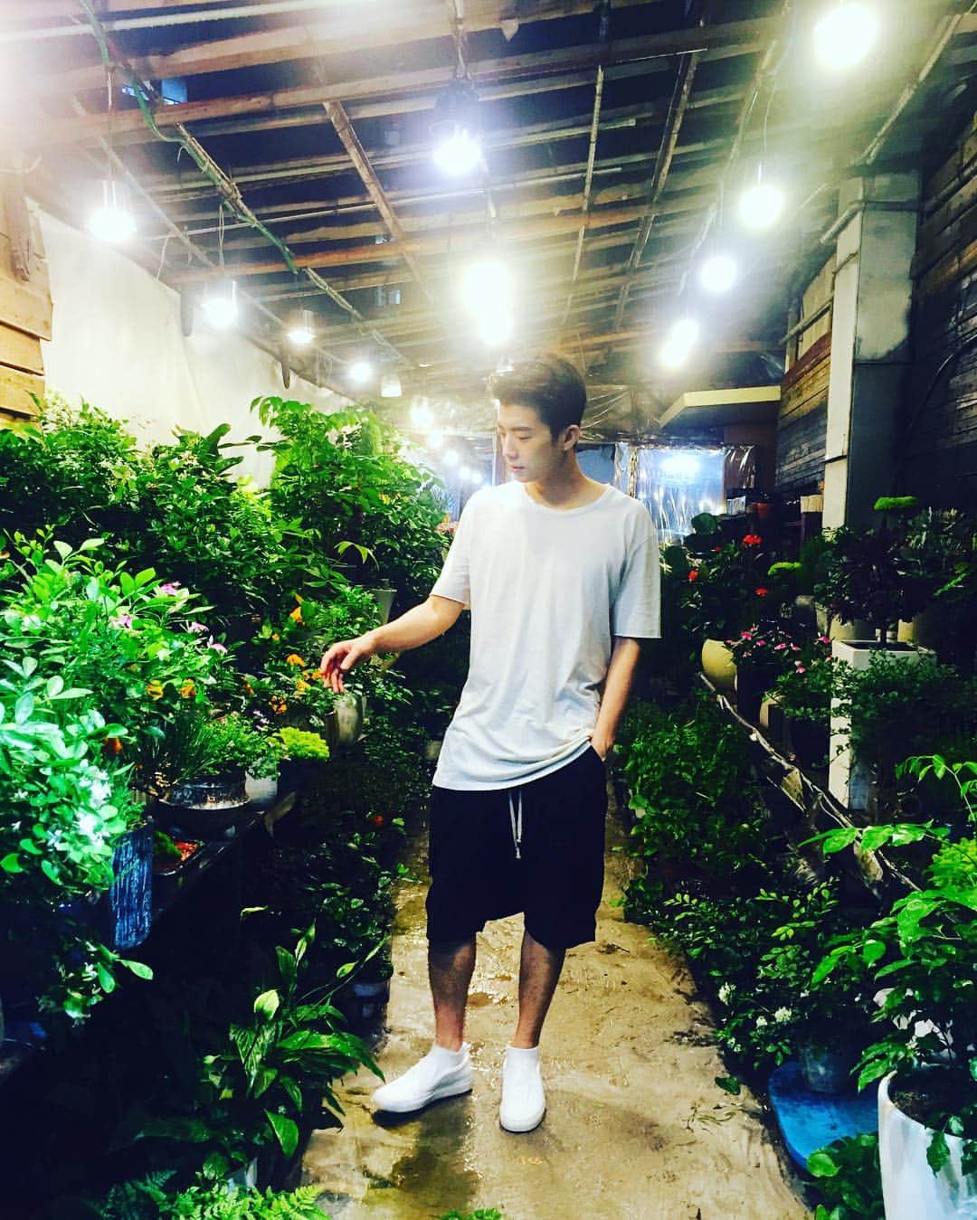 ジュノ さんのインスタグラム写真 - (ジュノ Instagram)「flower young boy」8月9日 21時28分 - le2jh
