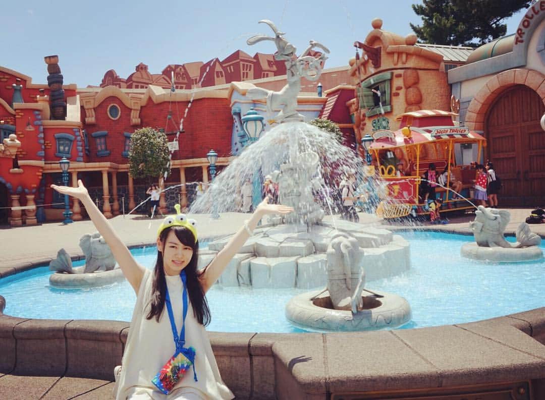 宮澤じゅりさんのインスタグラム写真 - (宮澤じゅりInstagram)「#東京ディズニーランド #ディズニーランド #ディズニー #Disneyland #Disney #噴水 #ロジャーラビット #青空 #快晴 #楽しかった #enjoy #ばんざーい #me」8月9日 21時47分 - juria_kubo