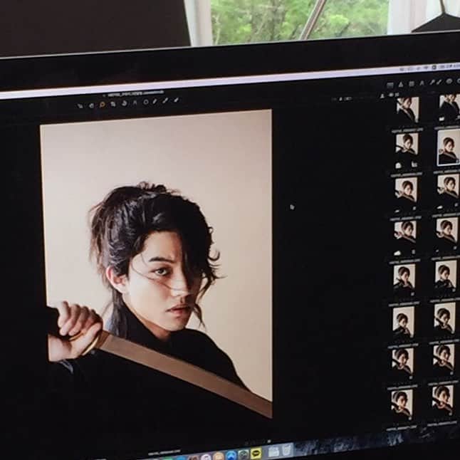 クァク・ドンヨンさんのインスタグラム写真 - (クァク・ドンヨンInstagram)「포스터 찍던 날! 오늘도 저희는 촬영을 합니다 모두 함께 구르미화이팅을 외쳐주세요」8月9日 22時14分 - kwakdongyeon0