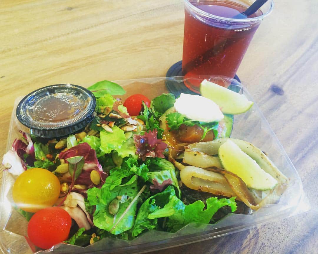 泉里香さんのインスタグラム写真 - (泉里香Instagram)「#lunch #cityshop のサラダ ボリューム満点で美味しい💕 #エロふわボディ製作所」8月9日 15時30分 - rika_izumi_