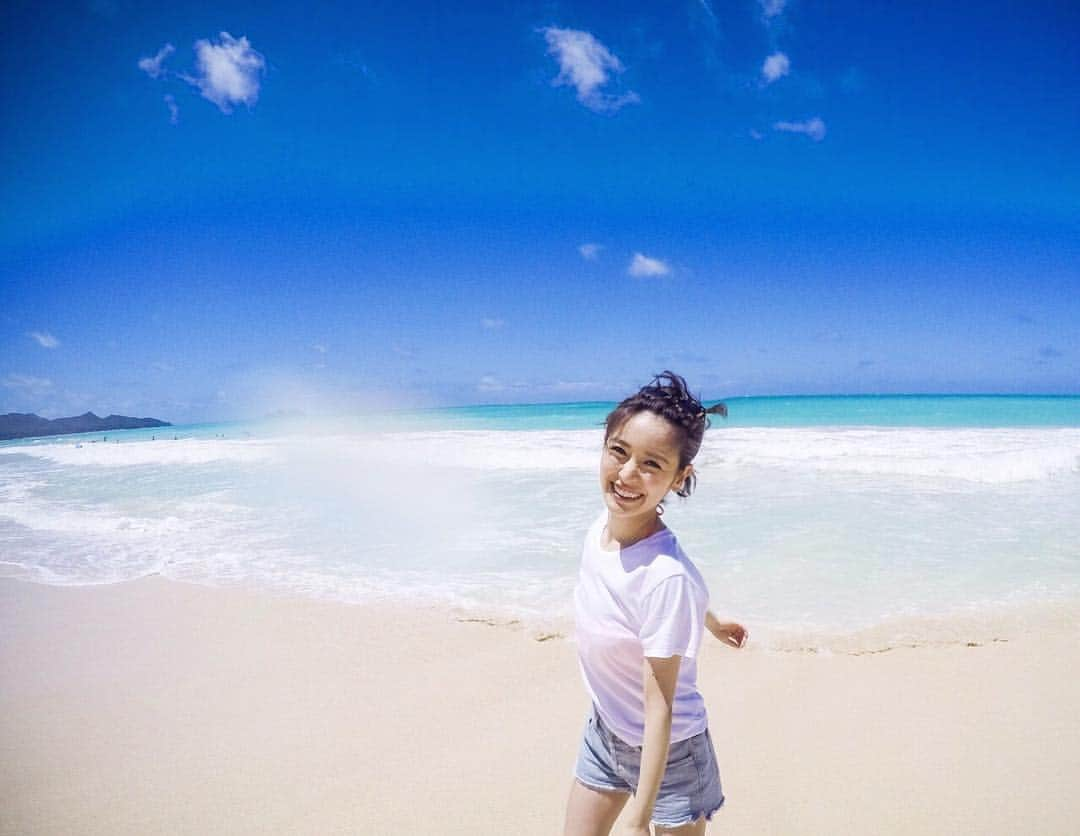 泉里香さんのインスタグラム写真 - (泉里香Instagram)「今日暑すぎません？☀️ 海に飛び込みたい🐬 #37℃ #夏バテはじめました #ゼクシィ#ロケ#ハワイ」8月9日 16時24分 - rika_izumi_