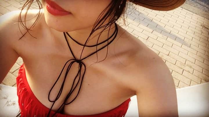 長嶋りあんのインスタグラム：「地元の海に13年ぶりくらいに入ってきた🐬 数時間で焼けたよ👶🏽❣こんがり  #湘南 #夏 #海 #summer #地元 #クラゲに刺された #痛かった #チクってする #注射の方がマシ #これから海行く人 #気をつけてね #腫れるから #かゆい #love #friends #instagood #me #followme #happy #tagsforlikes #👙#眠い」