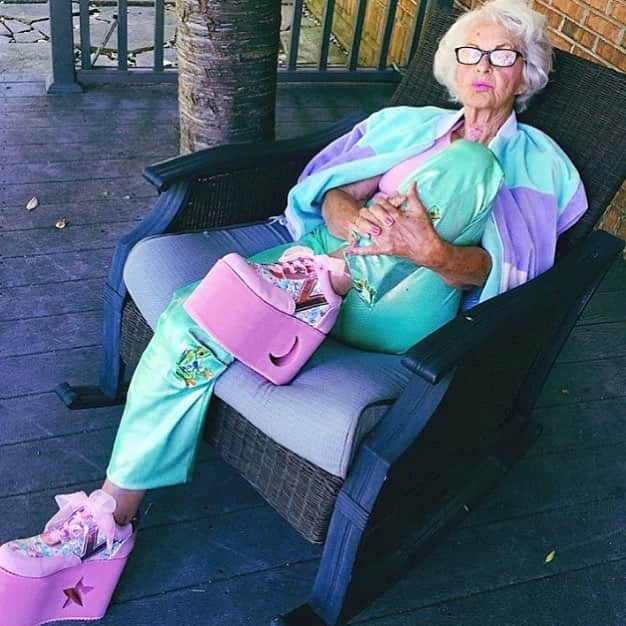 Coveted Societyさんのインスタグラム写真 - (Coveted SocietyInstagram)「Our favorite babe @baddiewinkle rocking #covetedsociety 💜💕🍬」8月11日 12時19分 - covetedsociety