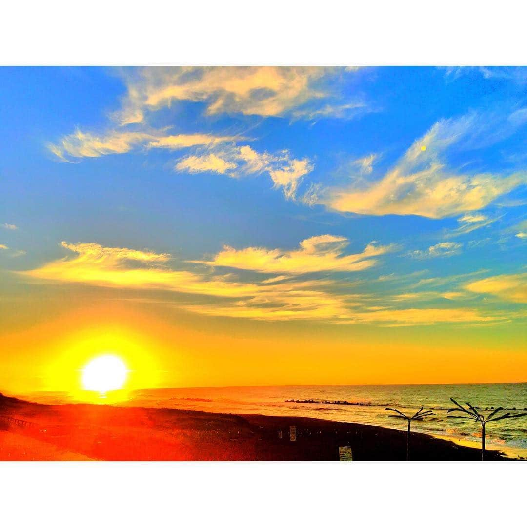 吉田知那美さんのインスタグラム写真 - (吉田知那美Instagram)「My favorite running course in my hometown 🌅🌴 #okhotsksea ・ 冬は水平線の向こう側から流氷がきて真っ白な海🌬❄️ ・ ・ ・ #hometown #sea #sunset #running #training  #昨日の空 #ちなみにちなみのオホーツクール」8月11日 13時51分 - chinami1991