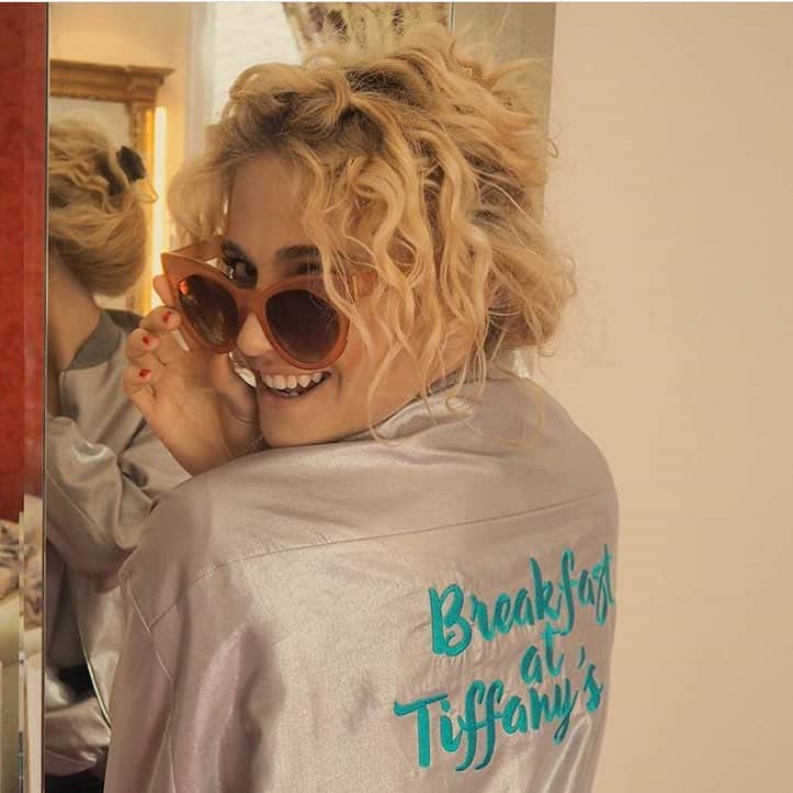アンティポディアムのインスタグラム：「@pixielott backstage at #breakfastattiffanys in her custom Antipodium bomber 💎💙 #antipodiumsummer #london #westend」