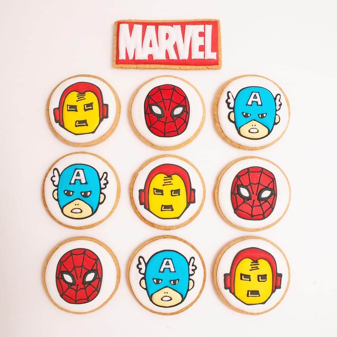 KUNIKAのインスタグラム：「MARVELのアイシングクッキーを作らせて頂きました⭐️ 厳ついキャラクターたちが可愛らしくなりました ( ´◡` )💭 #MARVEL #marvelcomics #spiderman #ironman #captainamerica #hero #disney #comics #marvelgoodscollection #icingcookies #sugarcookies #cookies #sweets #KUNIKA」