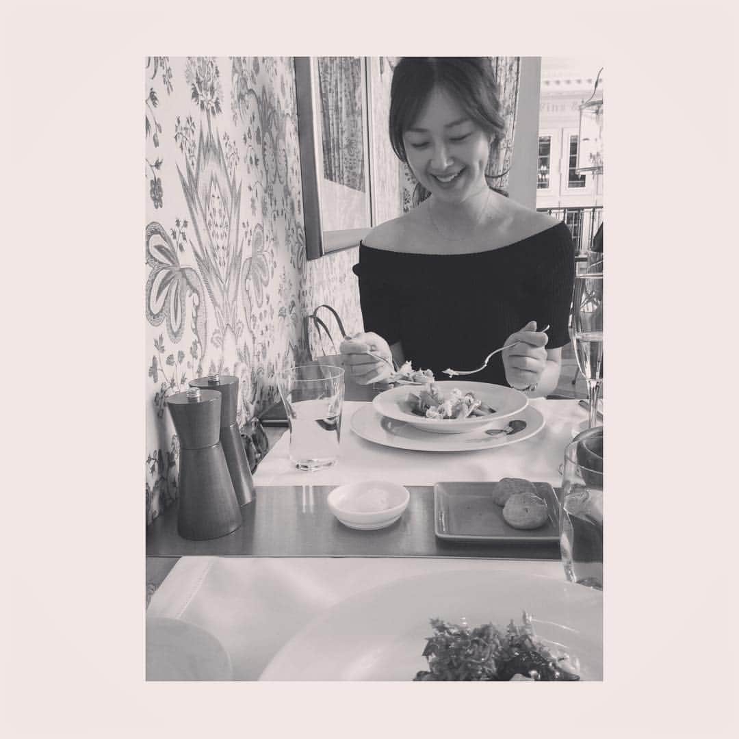 笛木優子のインスタグラム：「帰京し温度差に体を慣らしました😊 お友達に会ったり、観れずにいたヒムロックの映画観たり笑家事したり。 #アクアガール#aquagirl  明日からまた頑張りましょう！✨👍🏻 オヤスミナサイ🌠💙 지방촬영끝내고 집에왔어요 그동안못했던일들하고 볼일보고 ... 낼부터 또 홧이팅합시다 잘자용💙🌠」