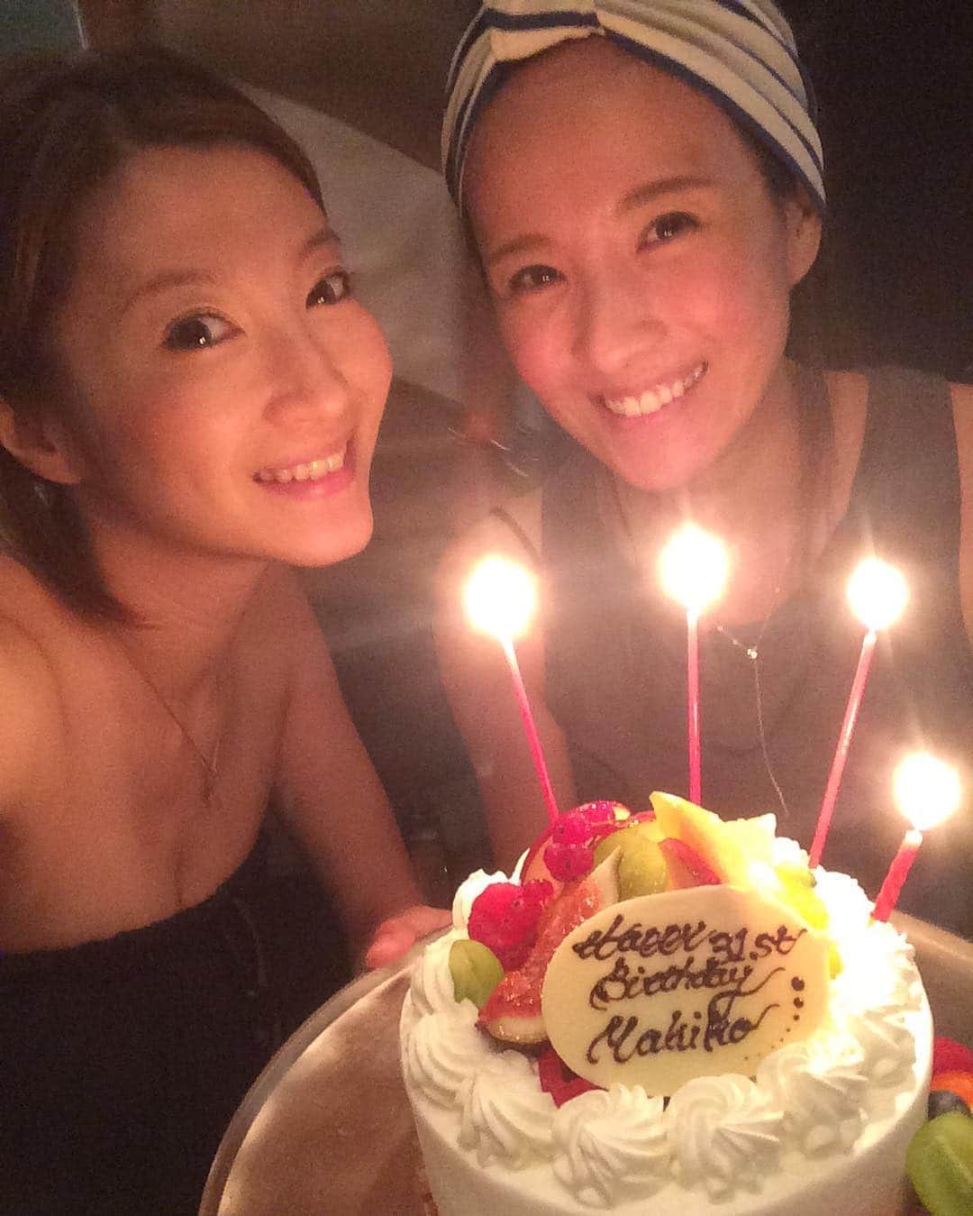 加織のインスタグラム：「happy.birthday🍰 makiko💋💋 #bestfriend #happybirthday #love」