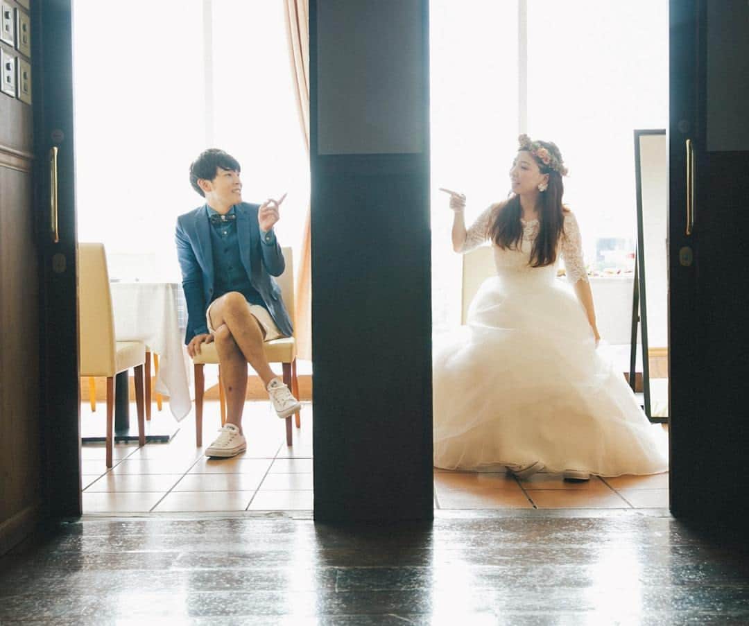 touch_weddingramのインスタグラム：「高砂の写真ばかり続いたので♡ . 昨日プロデュースしてくれた会社の人と会場に使ったこのレストランにご飯を食べに行ってきました😊 . ちょうど新郎がいる部屋の個室で食事してもうすぐ1年経つけど、当日の記憶が蘇ってきました♡ #weddingtbt #お支度  #オリジナルウエディング #カジュアルウエディング #ナチュラルウエディング #会場装飾 #結婚式 #結婚 #ウエディングレポ #結婚式レポ #結婚式小物 #結婚式準備 #卒花 #結婚式会場」