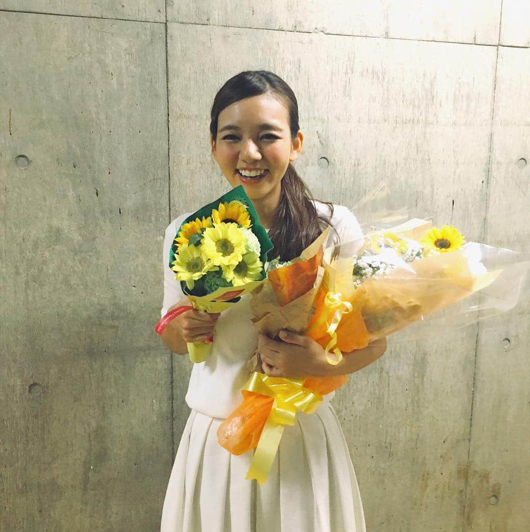 にわみきほさんのインスタグラム写真 - (にわみきほInstagram)「💐💐💐💐💐 舞台「八月の森へ行こう」 全11公演、無事に終演しました！ 稽古から二ヶ月間、全力で走りました💐 ヒロインのアスカちゃんを演じれて本当に幸せでした。 来てくださった全てのお客様に感謝です💛 そしてInstagramでもパワーををいただきました。 応援してくださった皆さんに感謝💛 ありがとう〜〜〜〜〜〜〜〜！！！ アスカちゃん、またね。 #八月の森へ行こう #三沢アスカ #にわみきほ #そして黄色に囲まれる私 #完全燃焼しました」7月20日 0時52分 - mikiho_niwa