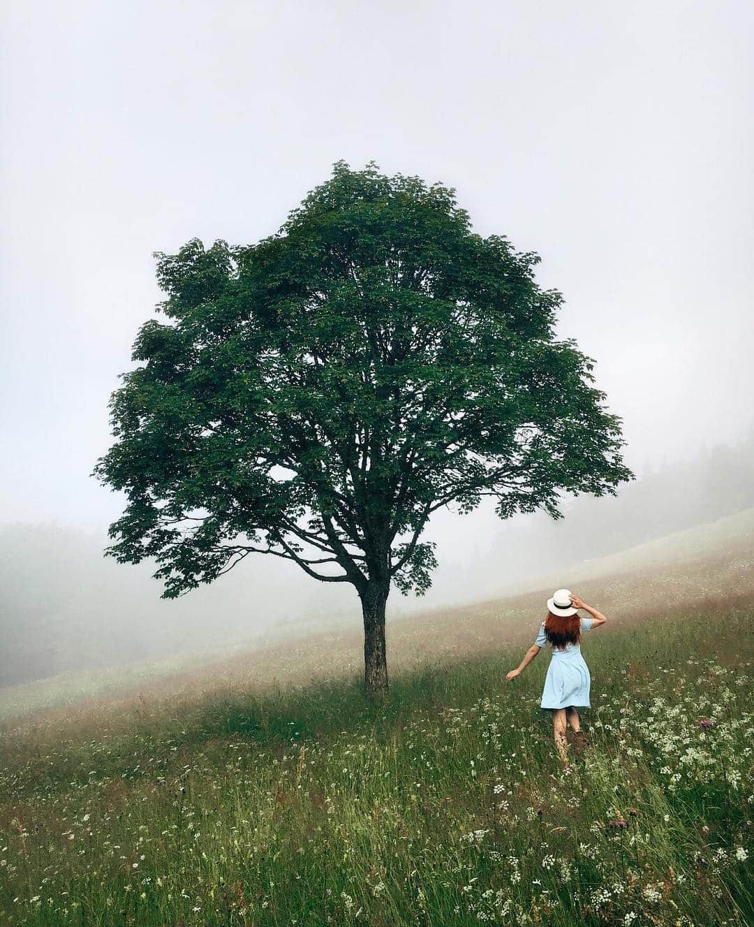 Anna Derzhanovskayaのインスタグラム：「She's like a rainbow Coming, colors in the air Oh, everywhere She comes in colors... #bukovel_instacamp_summer 👗: @dress_by_gospodinova 📷: @neznajomka」