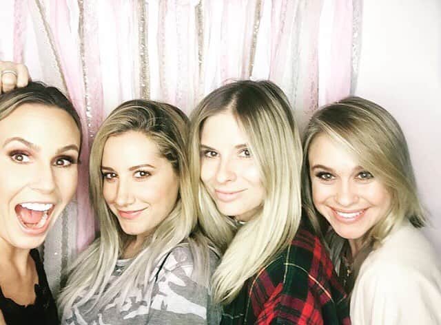 ベッカ・トビンのインスタグラム：「Ashely Tisdale is joining the lady gang today!」