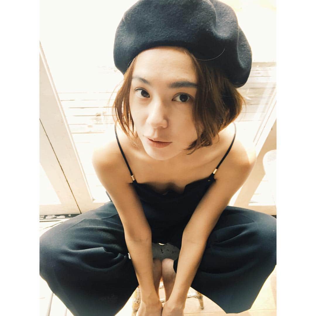 浅見れいなさんのインスタグラム写真 - (浅見れいなInstagram)「秋冬はベレー帽らしい🎨 otonaMUSEの撮影中✨」7月20日 11時01分 - reina_asami