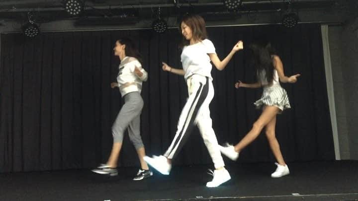 志摩夕里加のインスタグラム：「#シャッフルダンス してみた💃 @shuffle.dance @shuffle___dance  #shuffledance #dance #djshimayuri #gogofriends」