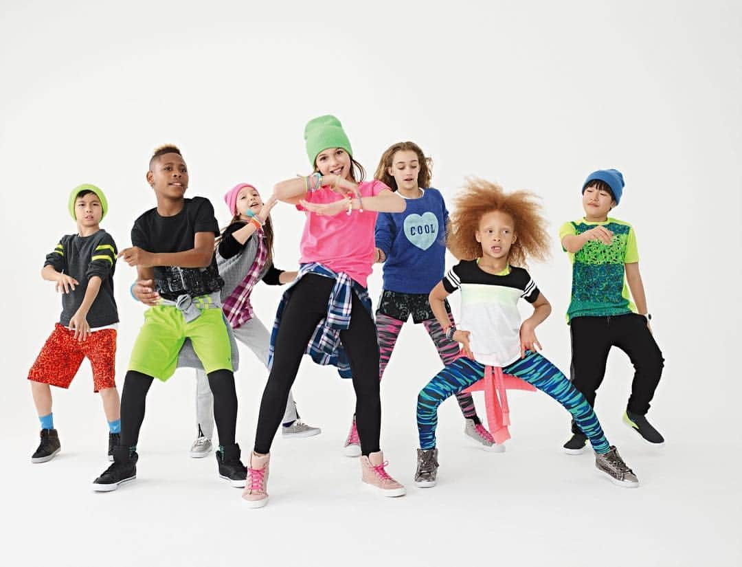 藤田織也のインスタグラム：「This picture is from New @oldnavy brochure. How amazing is it!!!!! #oldnavy #オールドネイビー #kidssquad #kenyafujita、#藤田織也  #dance @omareeakaozone @eboy_006 @murphypenn」