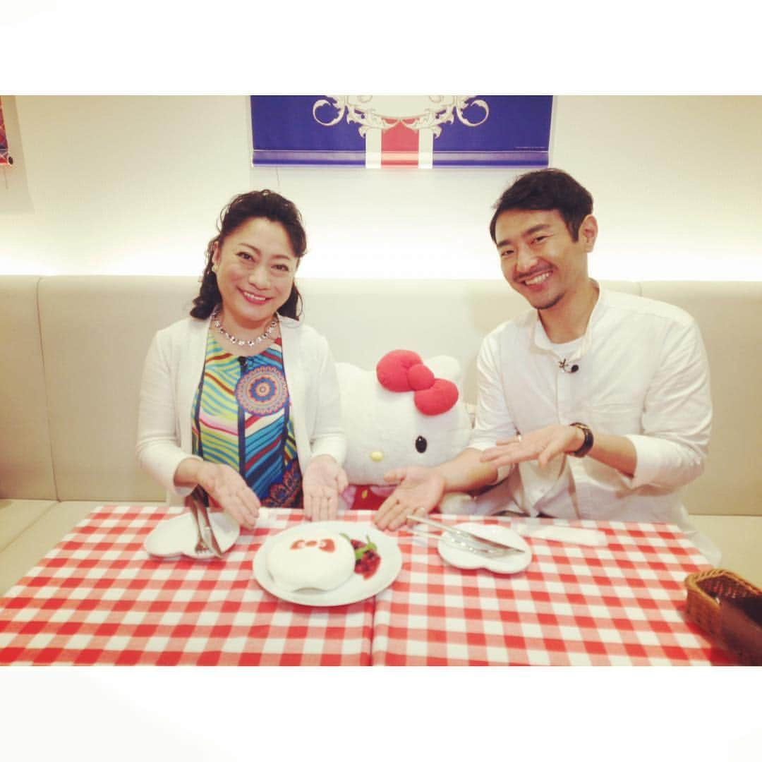 日本テレビ「ヒルナンデス！」さんのインスタグラム写真 - (日本テレビ「ヒルナンデス！」Instagram)「07/21木曜ヒルナンデス！『東京オシャレ探し』からのオフショット。 女優山村紅葉さん&人気スタイリスト倉岡晋也さんペア 見事勝利の後のご褒美です！ (c)日本テレビ #ヒルナンデス #東京オシャレ探し #山村紅葉 #倉岡晋也 #平愛梨 #池田美優 #武田玲奈 #キティ」7月21日 19時43分 - hirunandesu_ntv_official