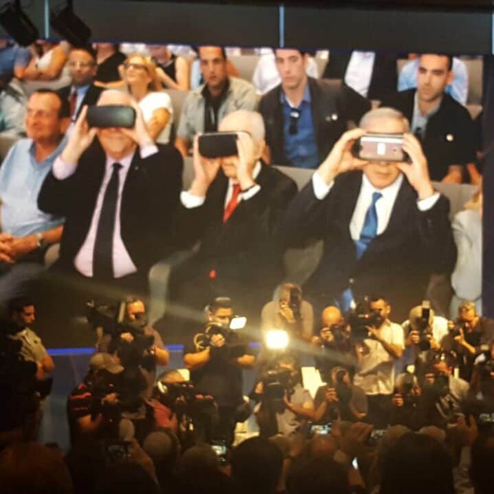 シモン・ペレスのインスタグラム：「Looking for the future of Innovation and Peace」