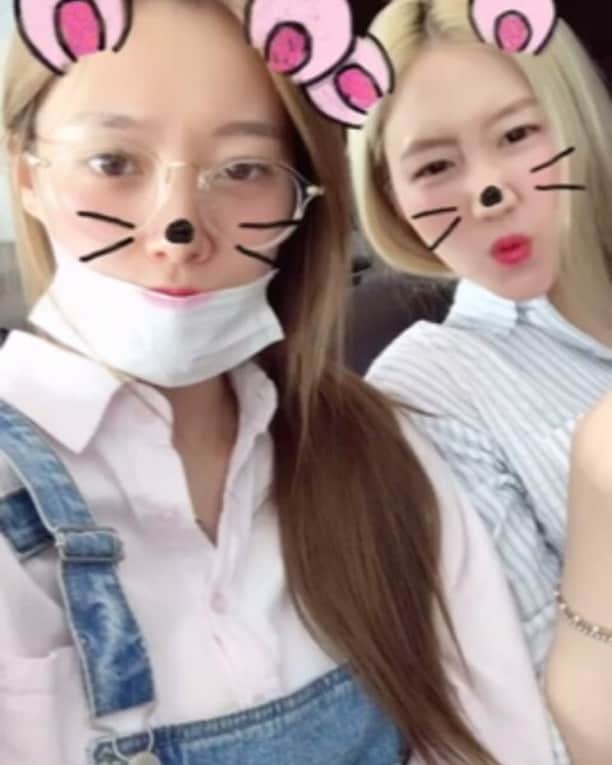 ジンジュ のインスタグラム：「나리짱이랑🐭 안뇽 잘다녀올게👋 #nari #jinju #wassup #🐁 @kimnaris」