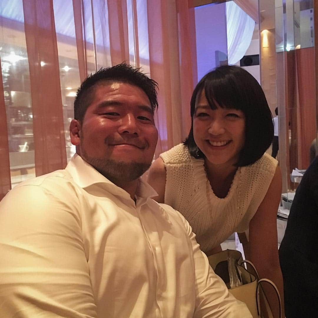 畠山健介さんのインスタグラム写真 - (畠山健介Instagram)「※※※※※※※※※※※※※※※※※※※※※※※※※※※※※※※※※※※※※※※※※ テレビ朝日、 アナウンサーの竹内さん(@yoshie0takeuchi )と! 同い歳の同期！と分かり、益々増す増す親近感w めっちゃ良い人やった〜☺️w ※※※※※※※※※※※※※※※※※※※※※※※※※※※※※※※※※※※※※※※※※ #ラグビー #Rugby #テレビ朝日 #テレ朝 #5ch #女性 #アナウンサー #竹内由恵 さん #同期 #同い歳 #めっちゃ良い人 #益々 #増す増す #好印象 #親近感 #Mステのイメージ #やべっちFC #対抗して #ハタッチRFC #やってくれないかな〜w」7月23日 11時08分 - hatake03