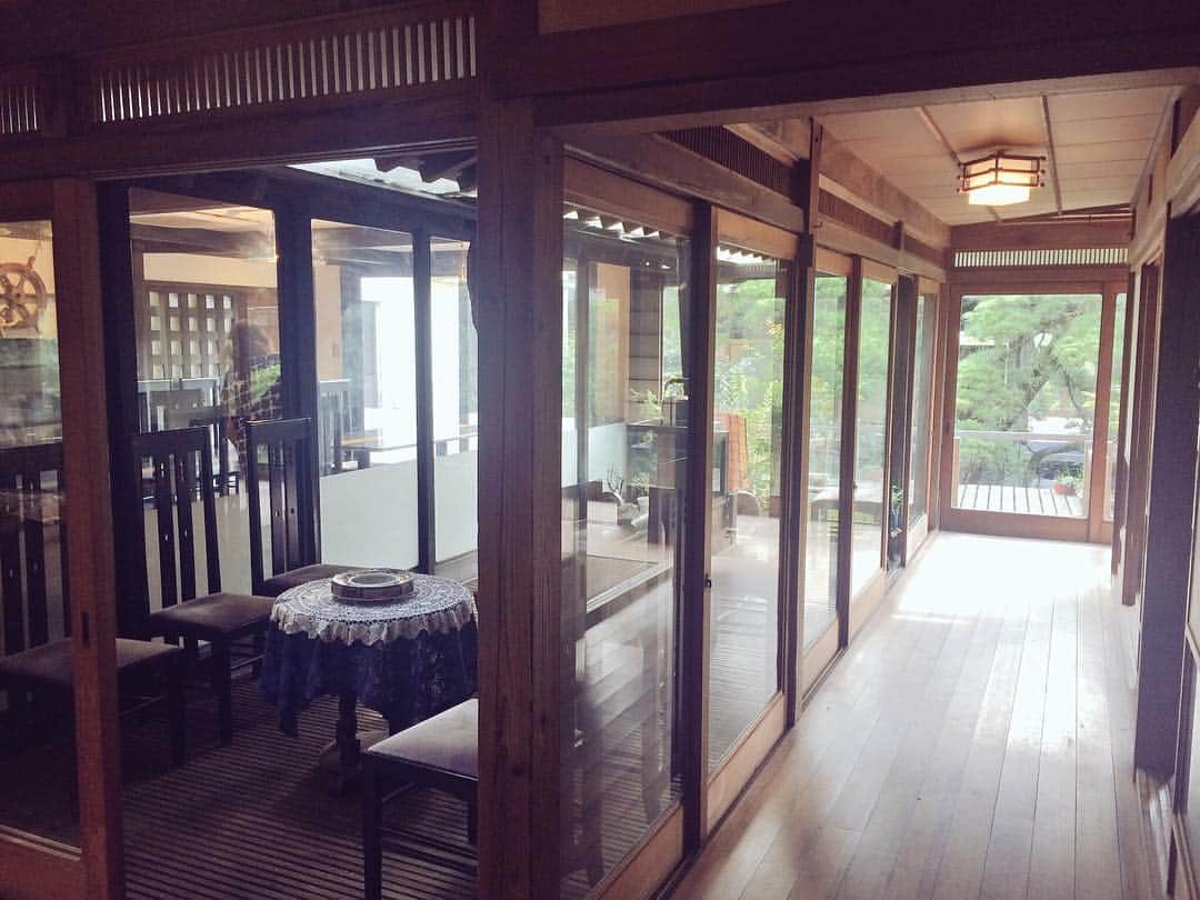 割烹旅館 海喜荘のインスタグラム：「サロン。 奥にはストーブ。 #国東 #旅館 #japan #hotel #大分」