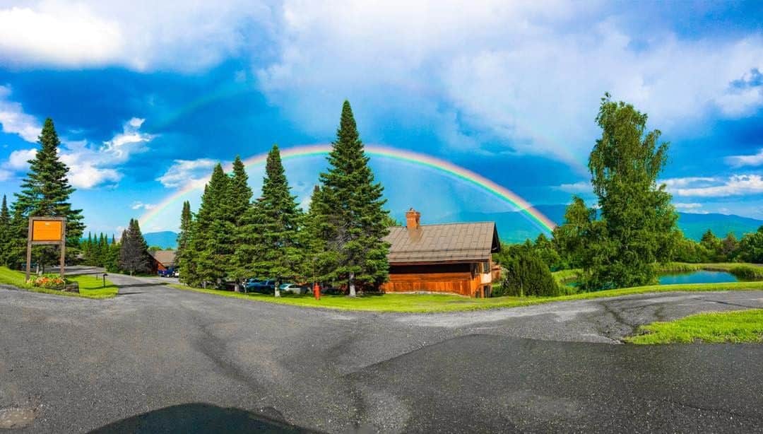 ロス・マイナーのインスタグラム：「Weekend in Stowe #TheParenteTrapp #doublerainbow #stowevt」