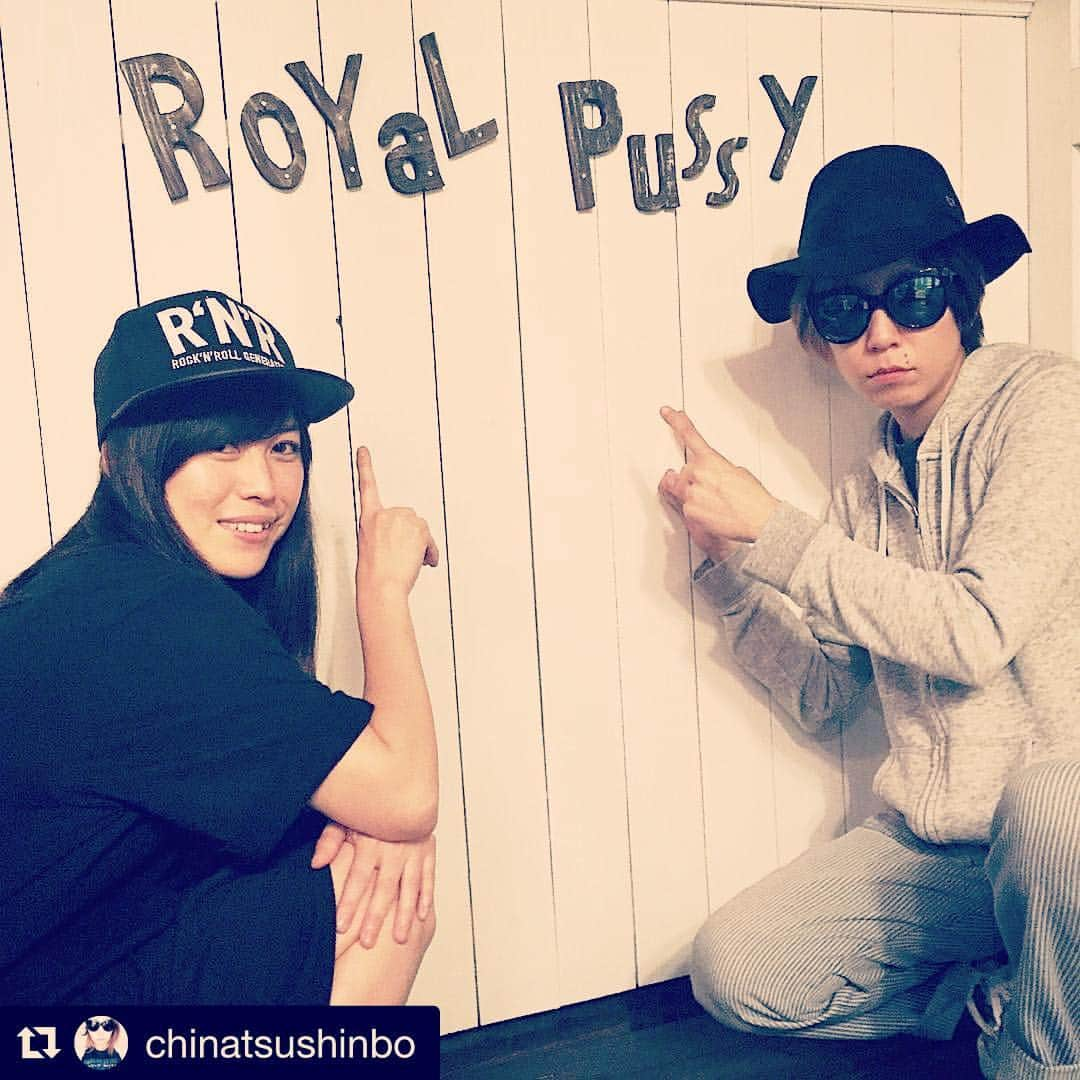 郡島陽子さんのインスタグラム写真 - (郡島陽子Instagram)「わたくしがラストダンスのミュージックビデヲやインストアライブで着ているのは、Royal Pussy(ロイヤルプッシー)というブランドです。かっこいいのも、かわいいのもあるよー！容チェック👯😎👁👁🙋🏻🙆💁 ろいぷ🖖😙 #RoyalPussy #ロイヤルプッシー #ろいぷ #unlimits_u」7月23日 19時05分 - gungunrobo