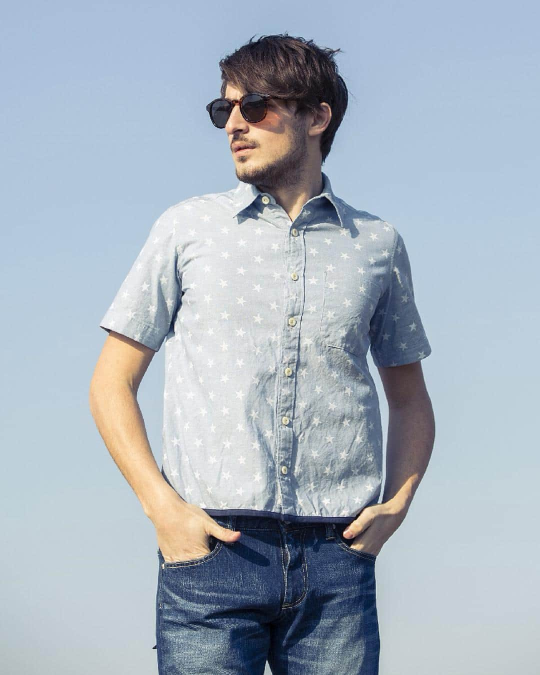 エスアールエスのインスタグラム：「2016 SUMMER COLLECTION/STAR PIPING CHAMBRAY SHIRT #モデルカット #PROJECTSRES #hawaii #半袖シャツ」