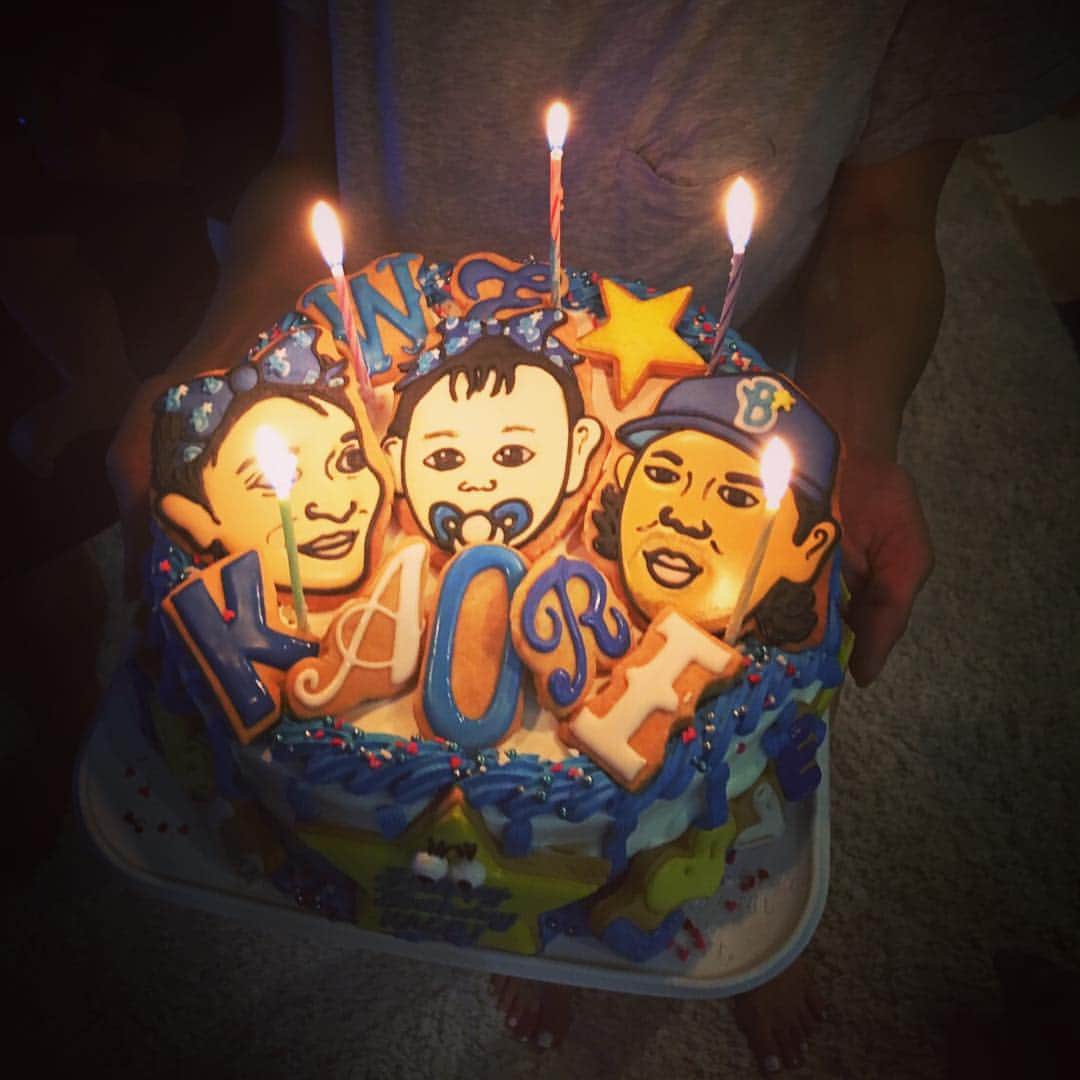 加織のインスタグラム：「サプライズで出てきたあいちゃん @ai_okinawa のケーキがまたまた可愛すぎて🍰❤️ 娘のお顔はそっくりだし❤️ もはやパパは完璧だねw これで味も最高なんだよ❤️ 正子、あいちゃんありがとう💋💋💋」