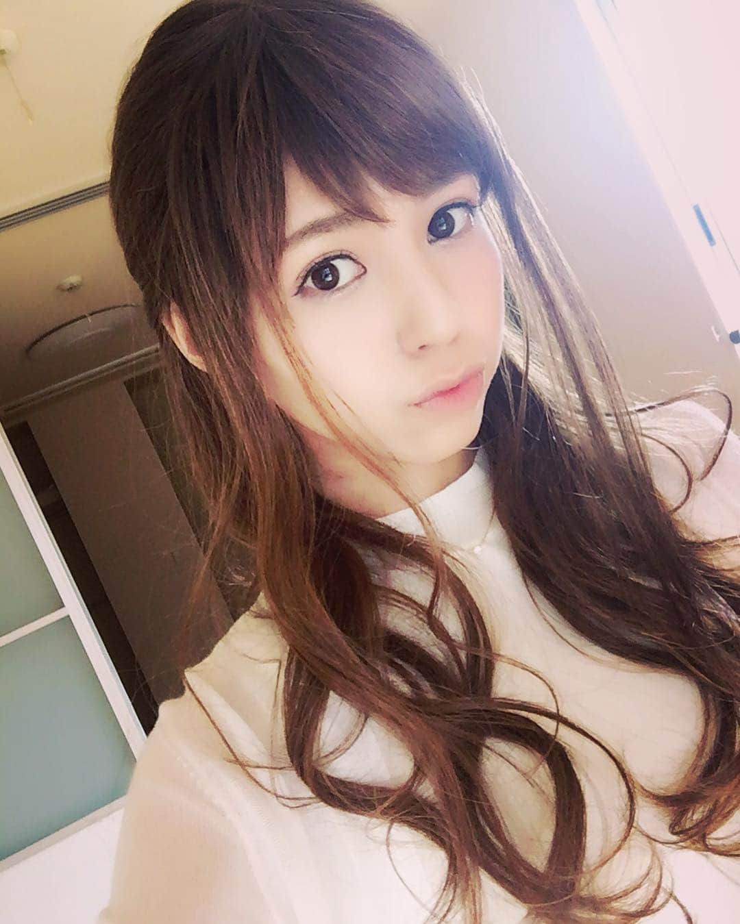 希志あいののインスタグラム：「なんちゃってロング👻🎶 #ウィッグ #セルフカット  #見慣れない」