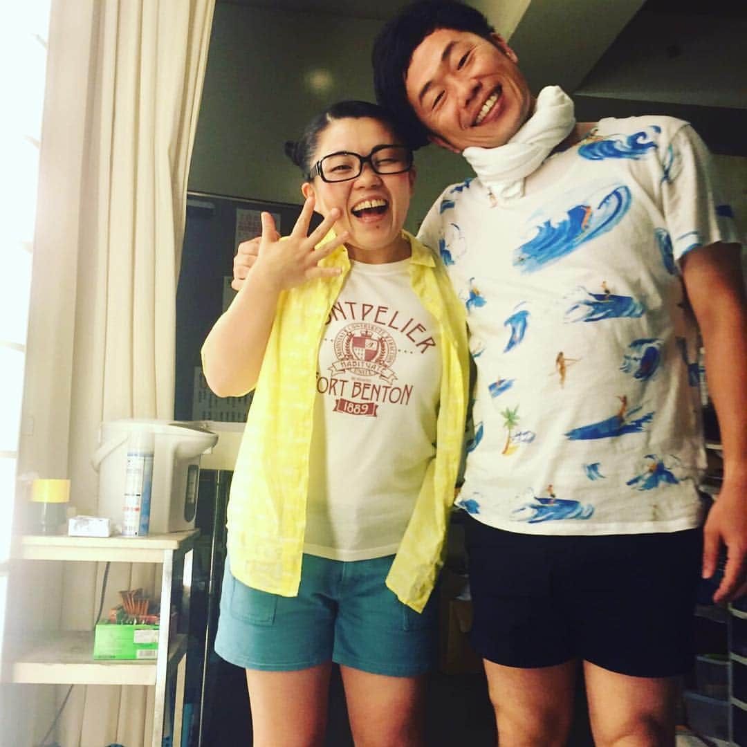 吉田裕さんのインスタグラム写真 - (吉田裕Instagram)「今日の、はじめにいさんのだんじり新喜劇ありがとうございました。 岡田ちゃんと短パンの丈が同じでした。 夏を満喫しております！ #吉本新喜劇 #岡田直子」7月25日 1時29分 - y.yutaka