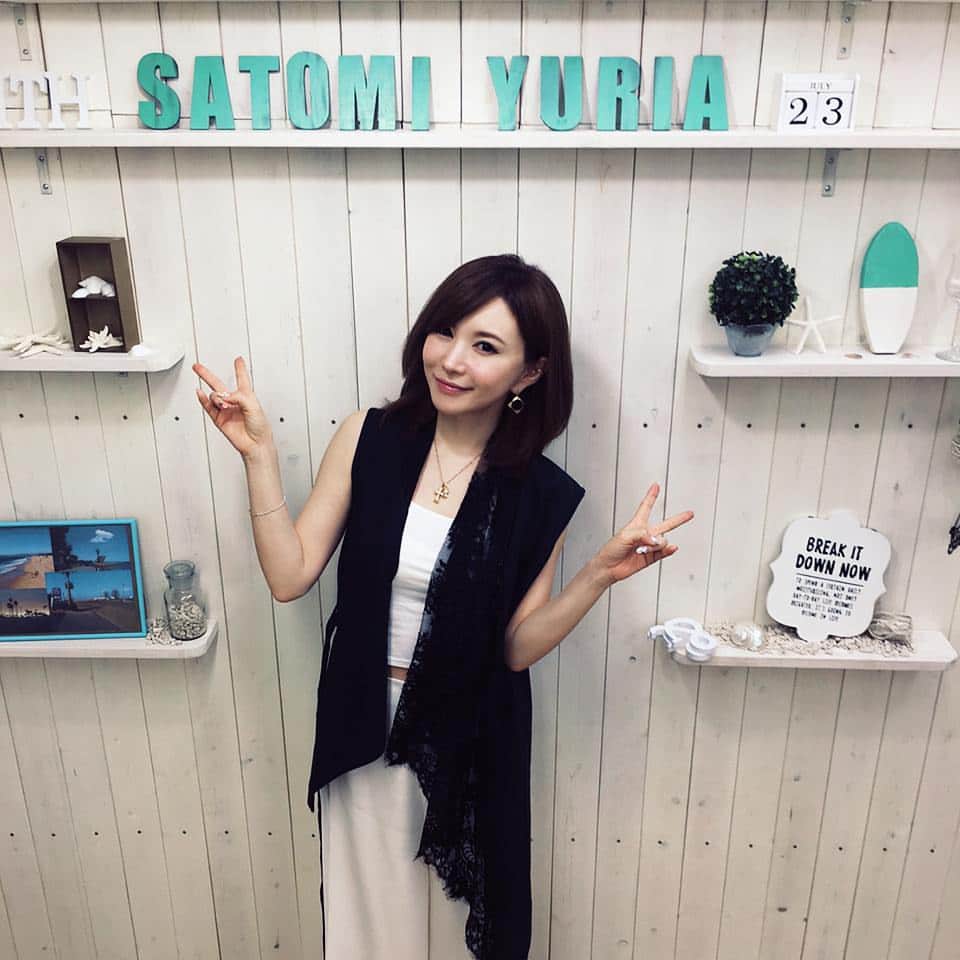 里美ゆりあのインスタグラム：「皆さんありがとう♪#横浜#サイン会」