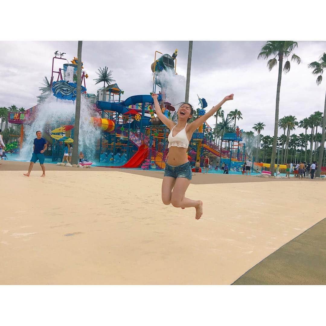 のインスタグラム：「🏊 #長島スパーランド へ #ちょこたび 👌🏻♫ 夏のちょこたびの恒例の、長スパー！！ 新アトラクション、ジャパーーン登場！ ずぶ濡れ！たっっんのしかったー！🌴 #石川さん情報Liveリフレッシュ #長島ジャンボ海水プール #長スパ #プール #夏だね #笑いすぎ #がはは」