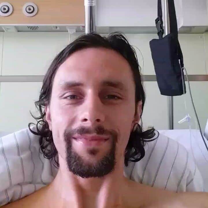 ネヴェン・スボティッチのインスタグラム：「Dankeschön ihr Lieben :) Es ist alles gut verlaufen. Wer noch eine Rippe braucht, kann sich gerne melden, ich hab nun eine über, Baujahr 1988.」