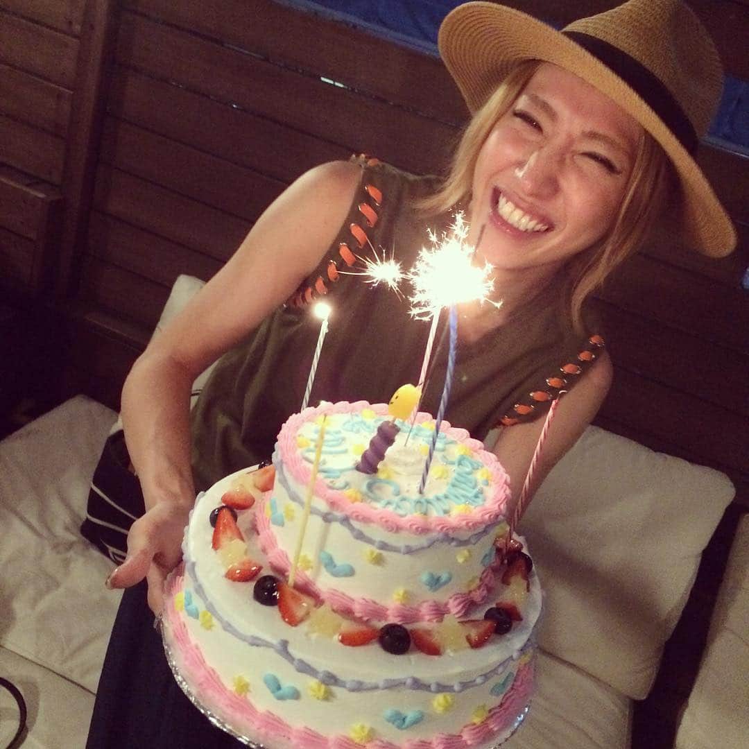 加織のインスタグラム：「happy.birthday!!🍰 妖怪アゴBBA❤️ …じゃなくてゆしん❤️❤️」