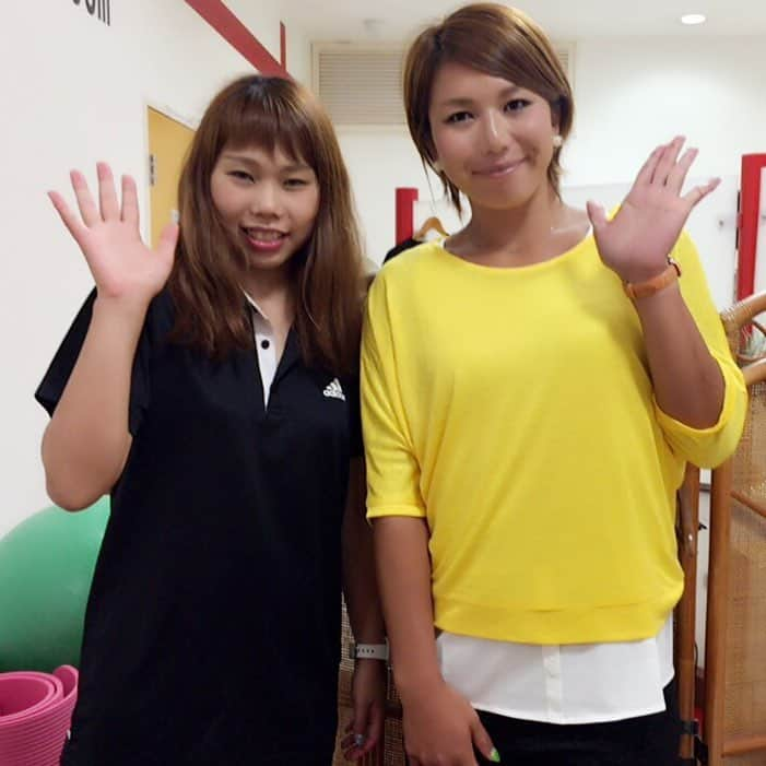 宮川紗麻亜さんのインスタグラム写真 - (宮川紗麻亜Instagram)「🌻 施術して下さった塚田さん。 本日もありがとうございました😊 ✴︎ ★JAPAN F•LEG ASSOCIATION(日本エフ•レッグ協会 )★ http://www.jfla.or.jp/ ★LIMA Entertain★ http://www.lima-entertain.jp/ ★BodyStep★ 山梨県甲斐市竜王新町(竜王駅北口付近) ✴︎ ✴︎ #JAPANFLEGASSOCIATION #日本エフレッグ協会 #足圧 #足圧ストレッチ #LIMAEntertain #中川駅 #BodyStep #山梨県 #足圧ストレッチインストラクター #疲労回復 #血行促進 #立体圧 #stretch #relax #refresh #リラックス #柔軟性 #体質改善 #マッサージ #beachvolleyball #ビーチバレー選手 #宮川紗麻亜 #イエローコーデ #すぎょんポーズ #ポーズは1周年を迎えました👏」7月26日 23時41分 - sunflower__summer