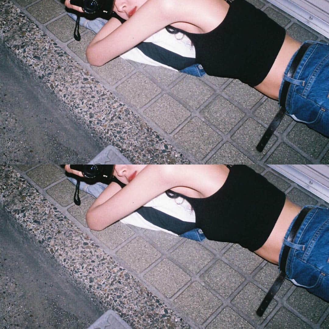Hello♡のインスタグラム：「酔っ払いながら filmで撮影したとき😂😂 楽しかったなぁ〜🤔🍻 はやく小田に会いたい〜。 #film #camera #oda #shimokitazawa #下北沢 #下北 #路上」