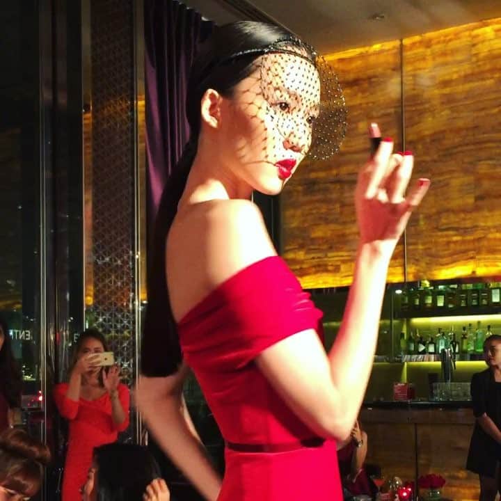 CeCi Thailandのインスタグラム：「💄💄💄💄💄💄 Can't resist the killer red lips... 👄👄👄 #shiseidorougerouge #girldailybeauty #girldailydotcom #lipstick #killerlips #rougerougekissme #shiseidothailand」