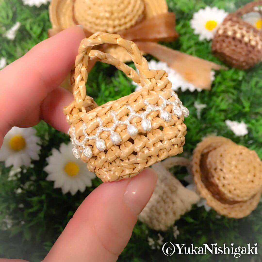 西墻由香さんのインスタグラム写真 - (西墻由香Instagram)「ちなみに、#かごバッグ はこれ位の大きさです。 #ちっちゃい ！ #フェアリルみつけた #rilurilu #フェアリル #フェアリルドール #rilurilufairilu #リルリル #リルリルフェアリル #sanrio #segatoys #かぎ針編み #ドール小物 #ミニチュア #kawaii」7月27日 23時26分 - yukanishigaki
