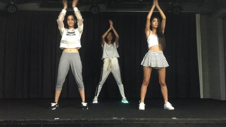 志摩夕里加のインスタグラム：「#daddy  #踊ってみた 💃💃💃 （Aメロver.） #psy #ダディ #dance #dancecover #djshimayuri #gogofriends #kpop #kpopdance #光るスニーカー」