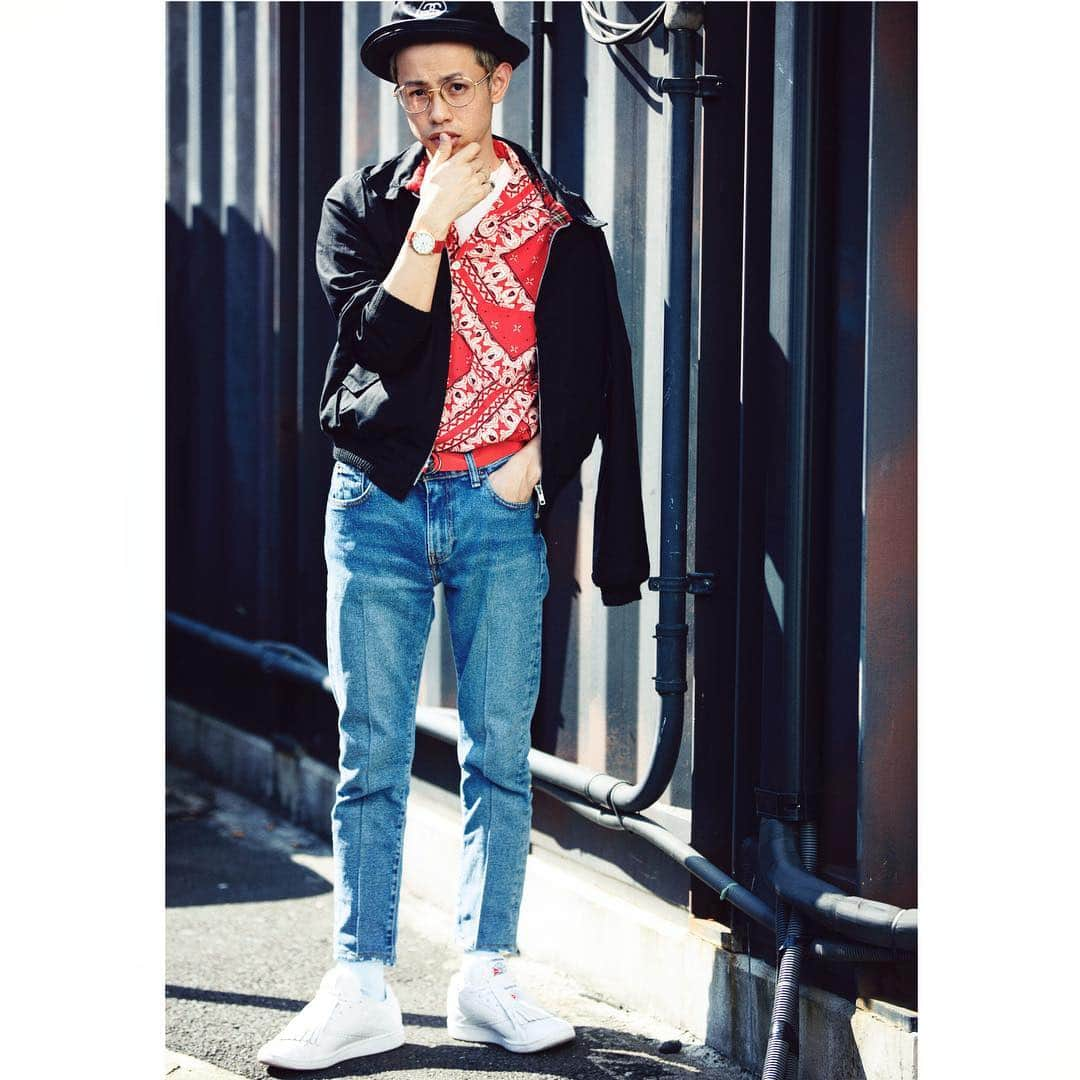 TEPPEIさんのインスタグラム写真 - (TEPPEIInstagram)「雑誌PRODISM Levi's® ︎505C特集号 "MY 505C STYLE / ジーンズを永らく敬遠していた自分が久しぶりにドつぼにハマったリーバイスの新品番です。名品505が現代的にリマスターされており、時代感を伴った絶妙なテーパードシルエットが最高です。より自分のスタイルに馴染むよう、センターステッチやスワロウテイルカットといった仕様変更をリーバイスのオフィシャルカスタムにて担当して頂きました👖#Levis #505C」7月28日 11時44分 - stylist_teppei