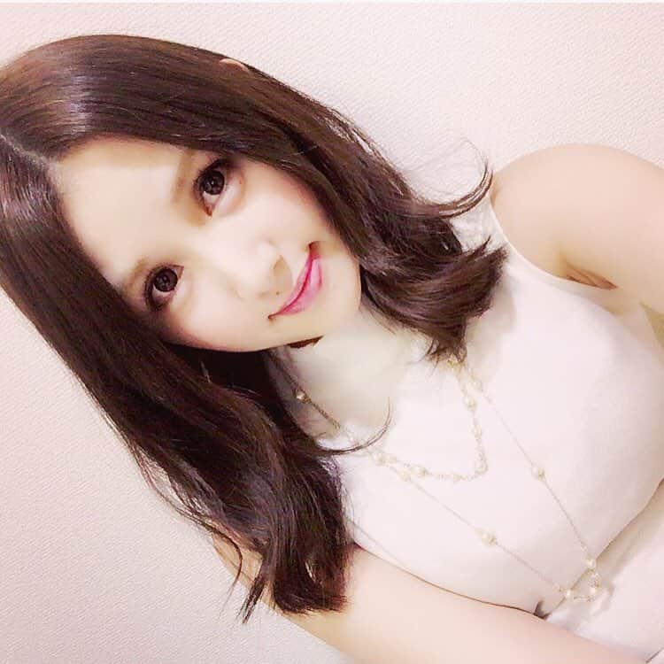 倉持りん（望月さくら）のインスタグラム：「イメチェン♡ #美容院帰り #前髪エクステ #暗髪 #ミディアム #ロブ #AV女優 #sexymodel」