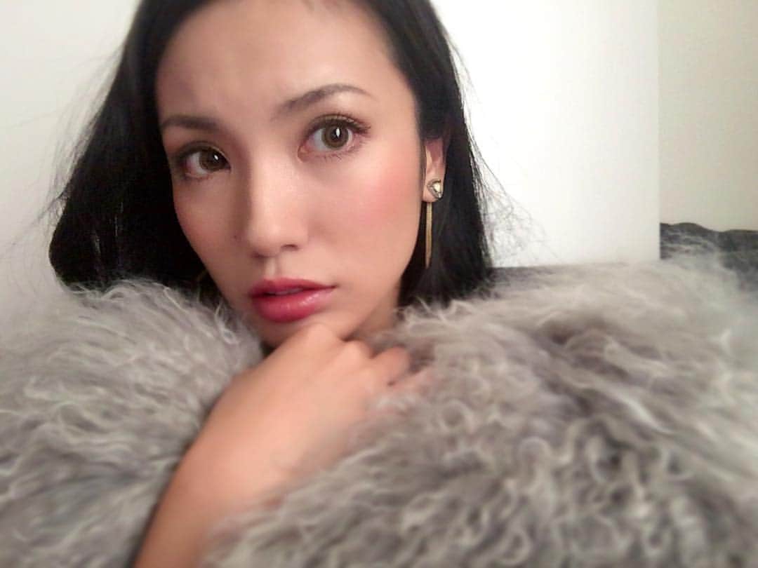 吉田愛璃のインスタグラム：「カラコン冒険するの巻👀」