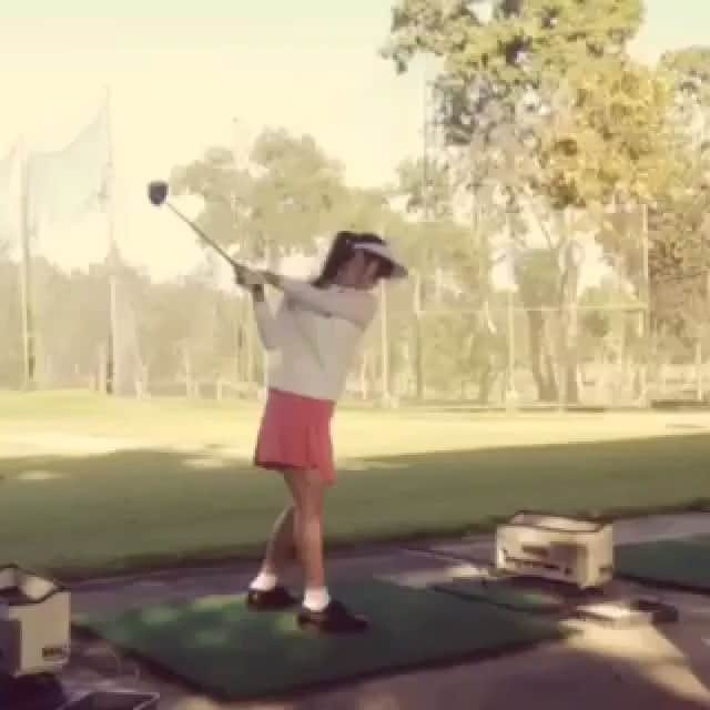 深田恭子のインスタグラム：「golf全然上手になりません😨 打ちっ放しで満足....でもねその先の為に頑張らなきゃですよねぇ.....🚩 #上手になれますように  #kyokofukada」