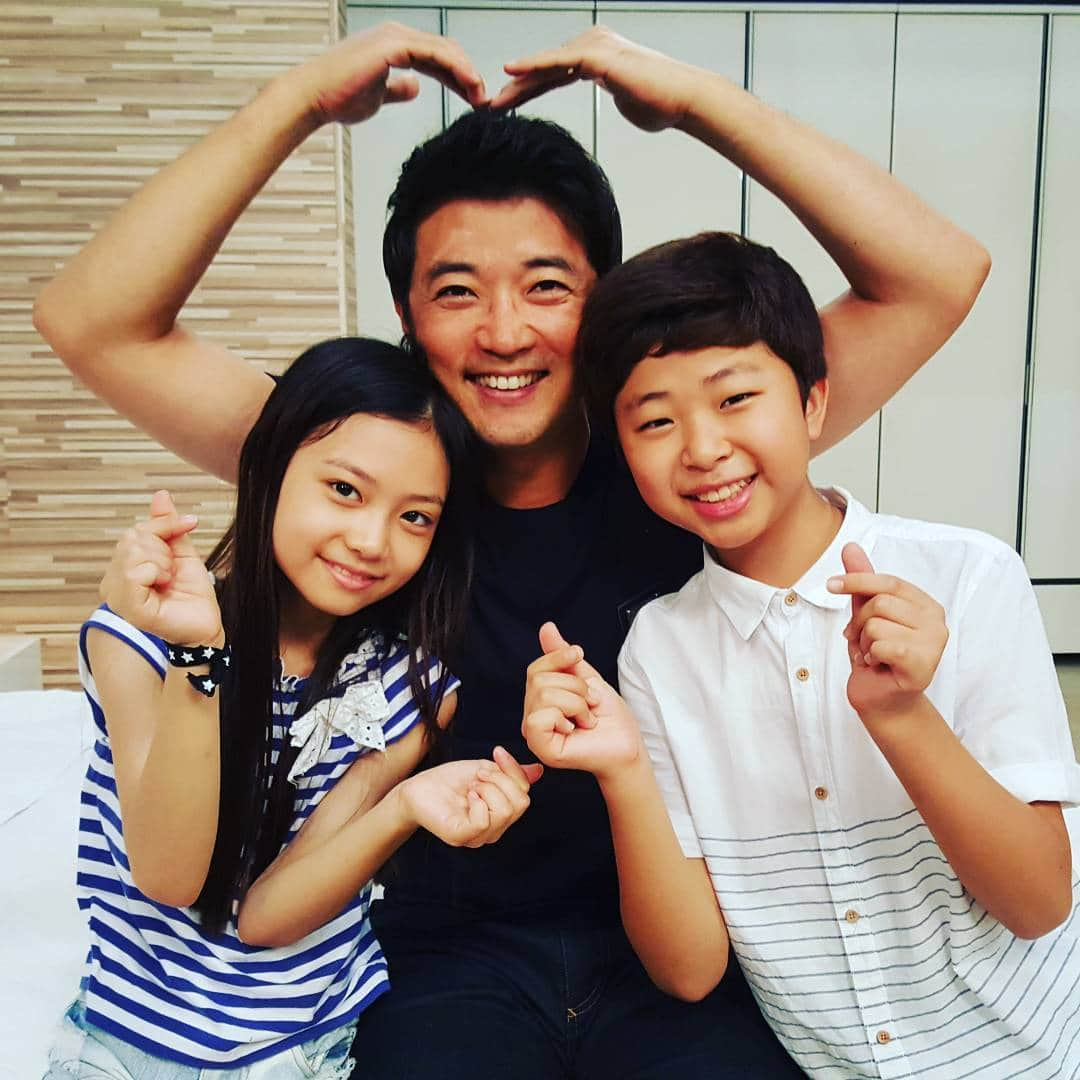 アン・ジェウクさんのインスタグラム写真 - (アン・ジェウクInstagram)「#아이가다섯#kbs#주말연속극#8개월 동안#아들#딸 #수고했고 #고맙구#사랑해~ #조현도#권수정」8月12日 13時21分 - steelajw6796