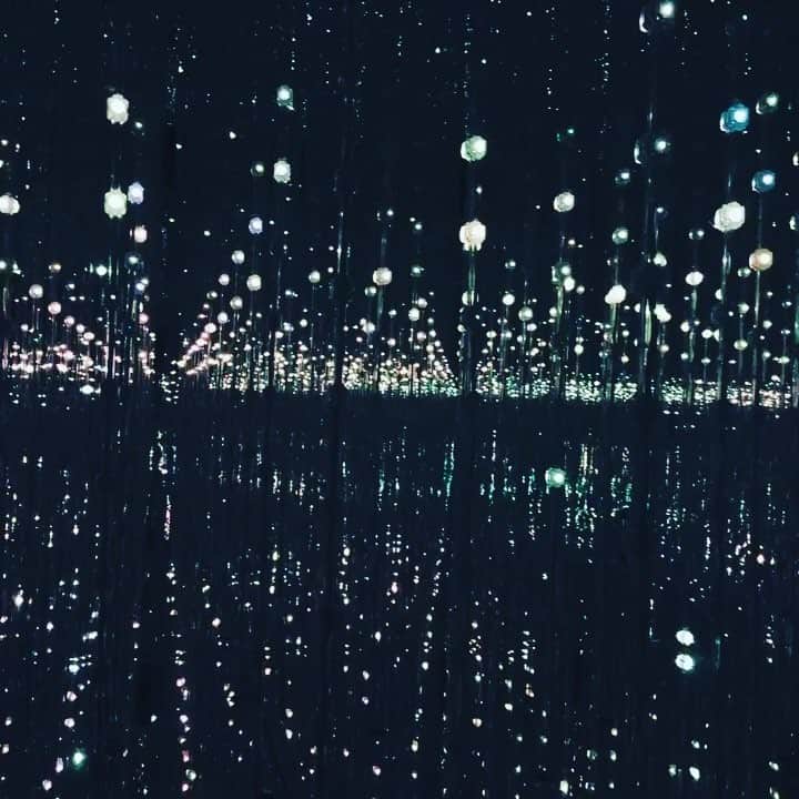 れみぱんのインスタグラム：「きらきらー😇✨ ずっといれた本当に✨✨✨ ここはきらきら迷路だよ🐰🌙 #オススメ #デジタルアート #DMMプラネッツ #お台場夢大陸 #夢大陸 #キラキラ #楽しい #happygirl #beautifulplace #japan #japanese #art #movies #dreamworld #instagood #instalike」