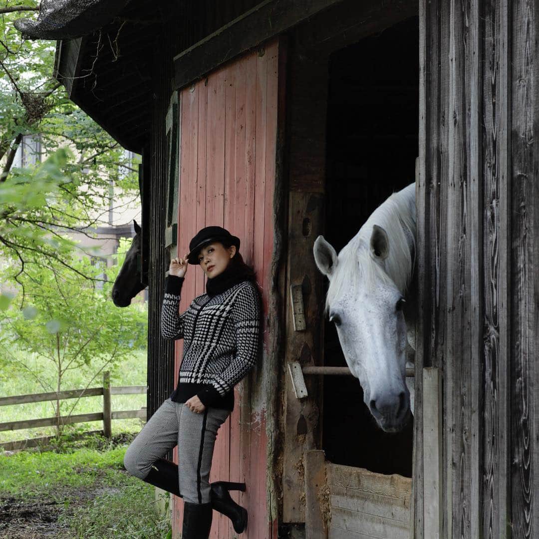 田中美里さんのインスタグラム写真 - (田中美里Instagram)「いつかの雑誌。 馬が大好き！ #乗馬#お気に入り #雑誌#fashion」7月29日 11時05分 - misatotanaka77