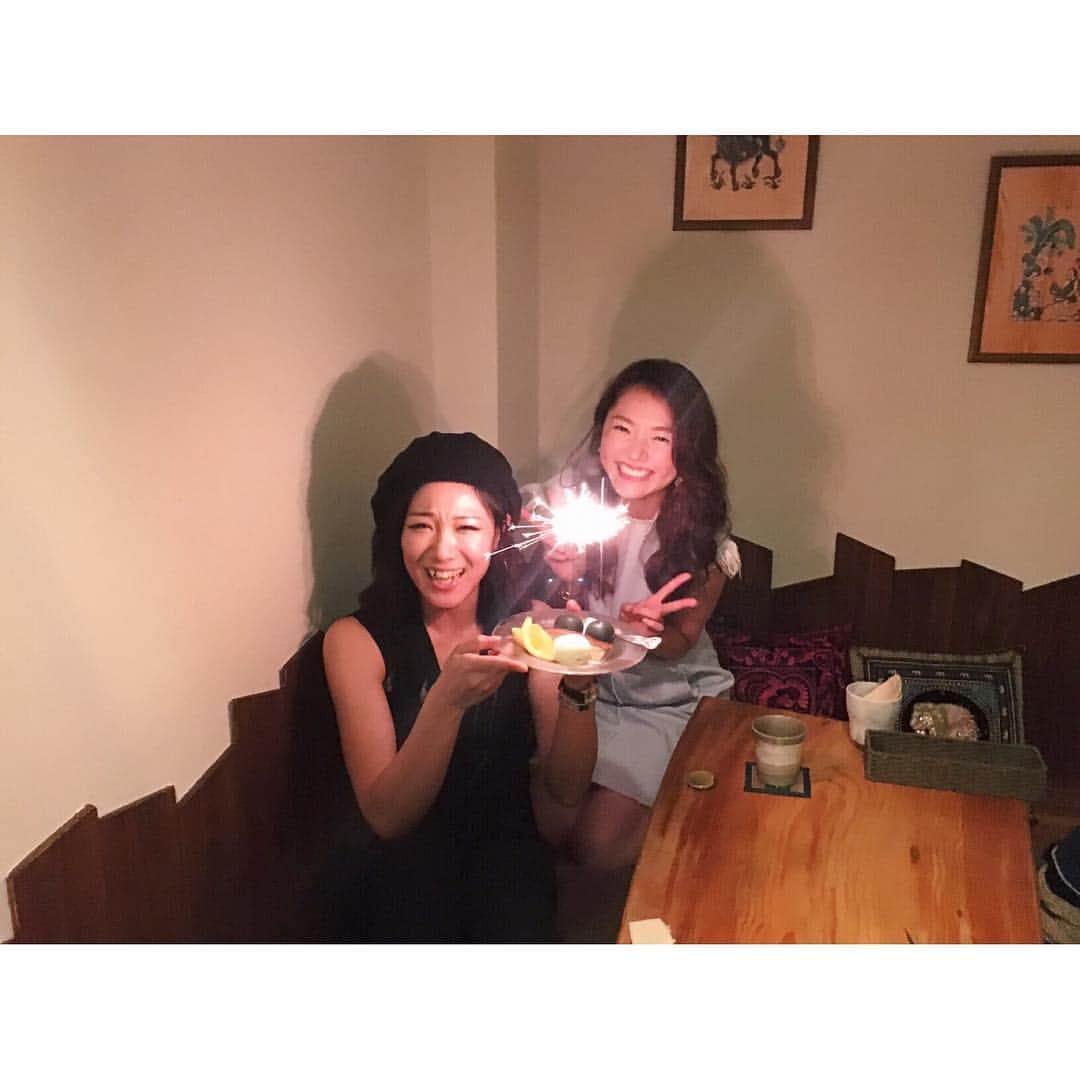 のインスタグラム：「🎂 大好きなお姉さま、誕生日おめでとっ💕 (気持ちは18歳で止まってるね。) #HBD #ドン #あれから10年 #アラサー  #面長さんと丸顔さん」